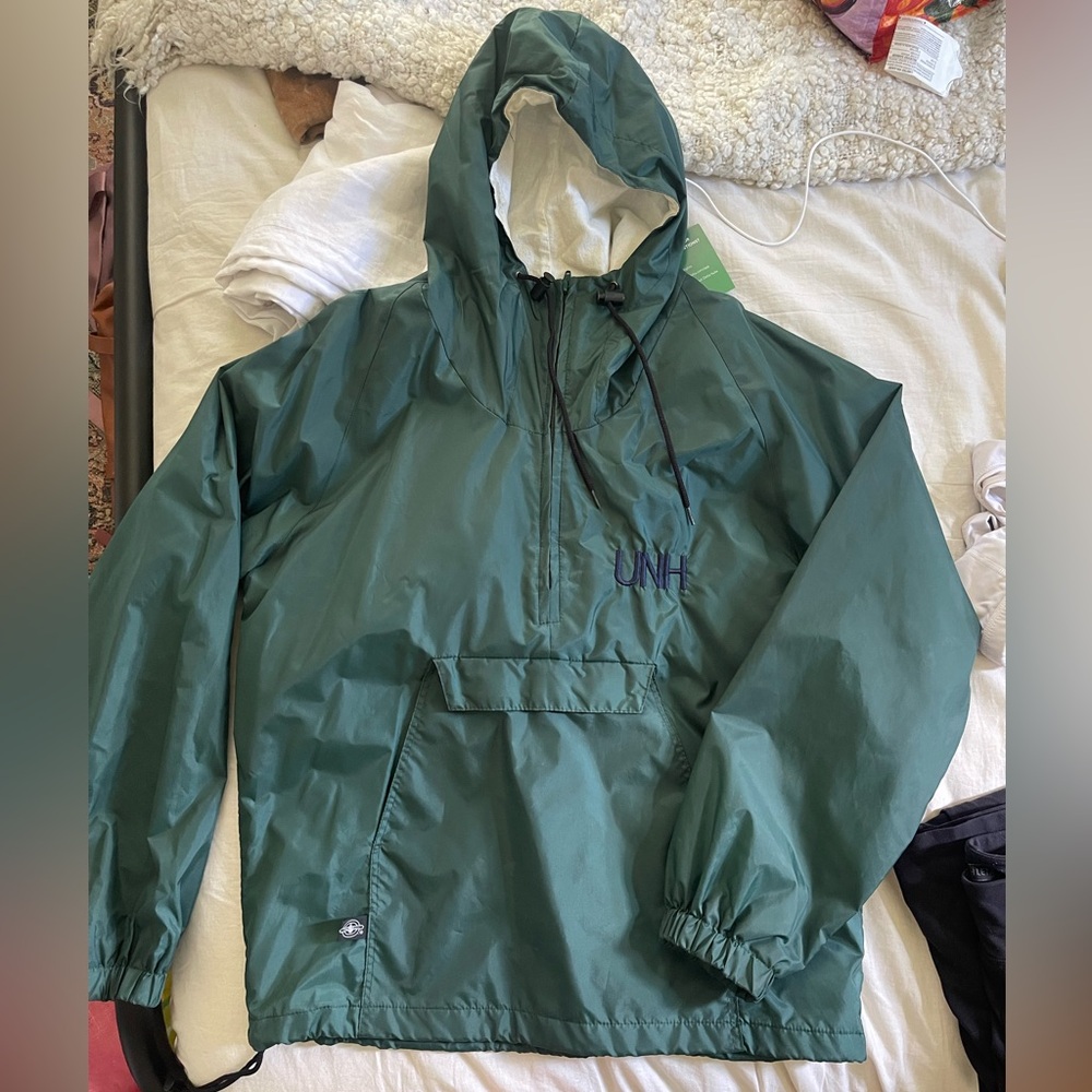 Charles River UNH green anorak rain jacket